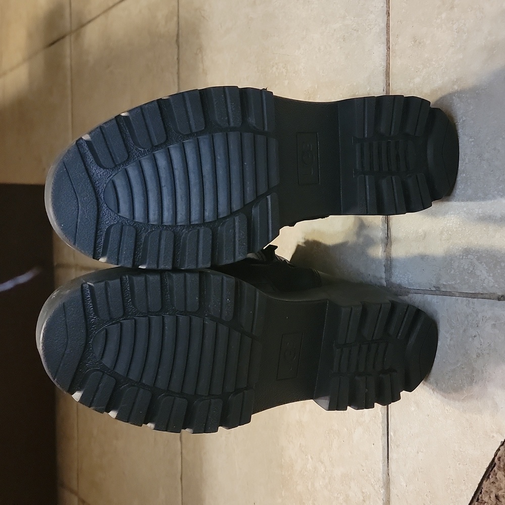 Ugg Zorrah Boot - Picture 9 of 9